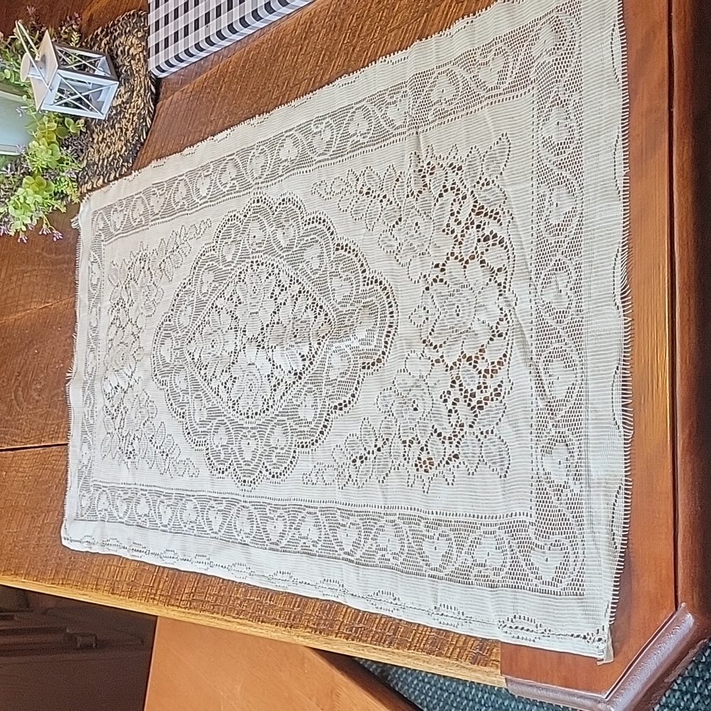 Lace Table Runner.  Country, Primitive, Farmhouse.